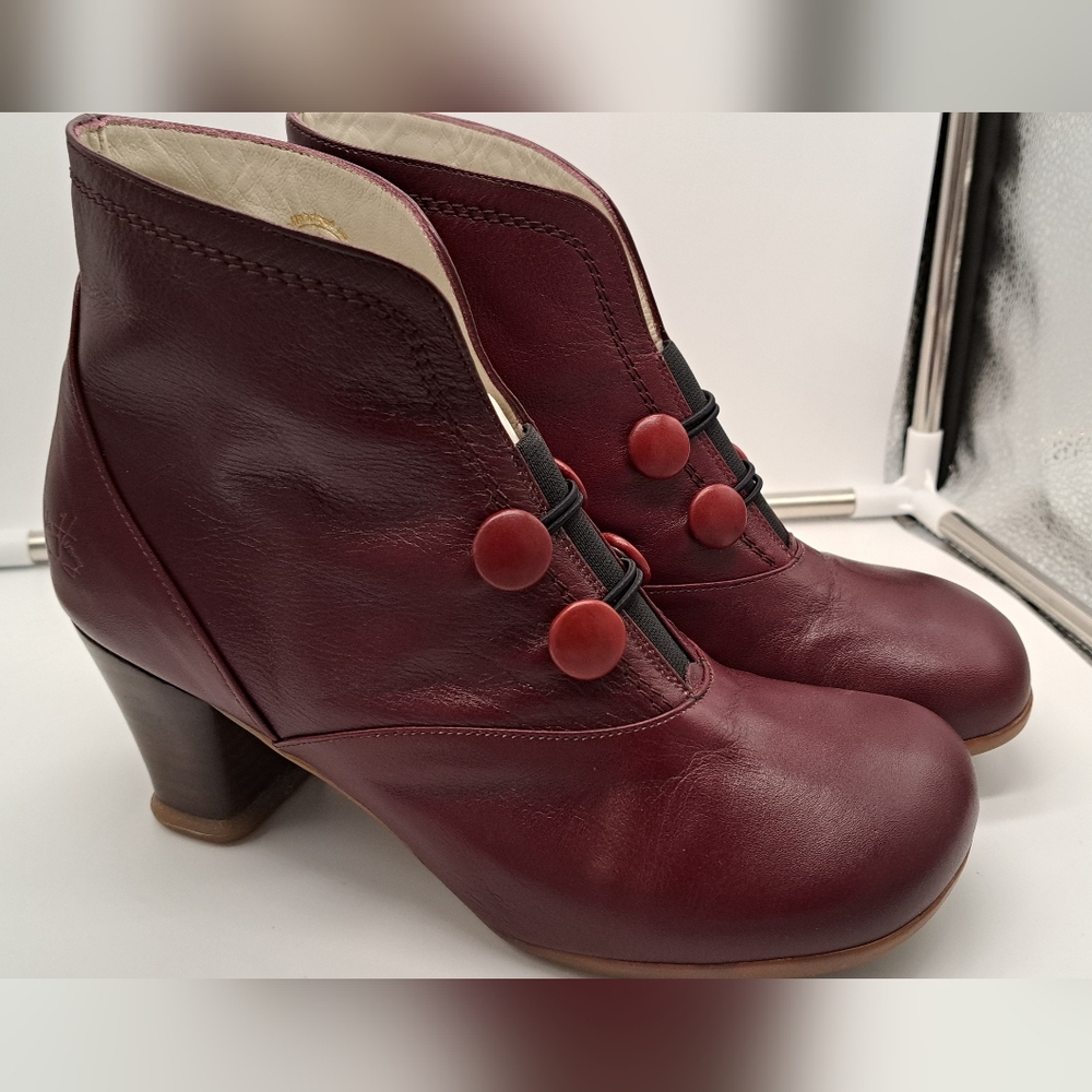 John Fluevog Giulia Wine/Rosso size 7 Boots Victorian